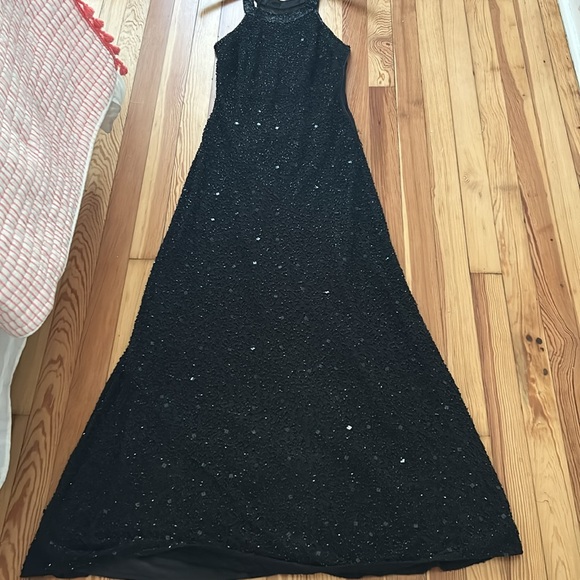 Adrianna Papell elegant fitted fully beaded long evening gown. - Picture 7 of 8